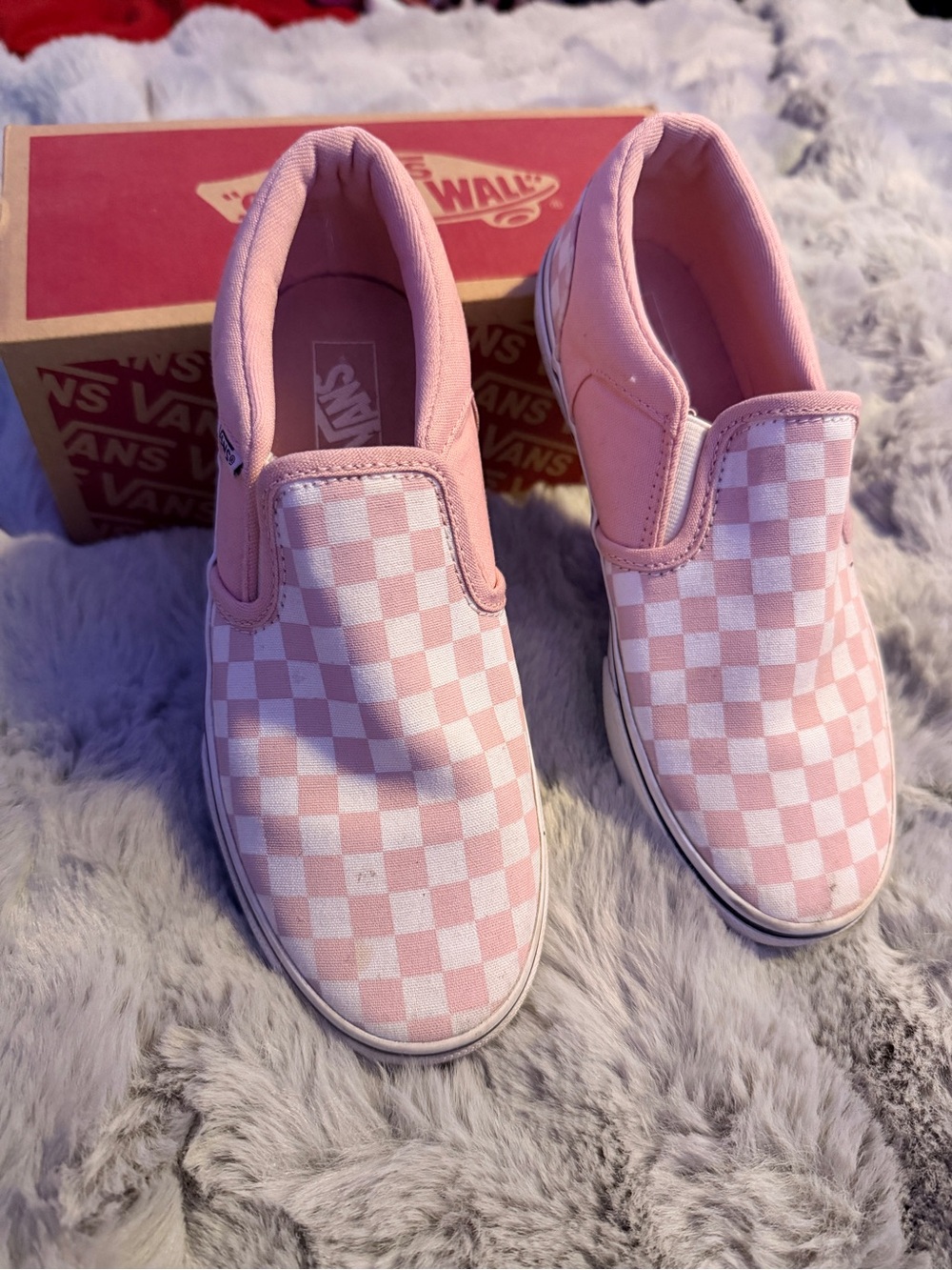 SIZE 4.0 slightly worn Vans Kids Pink and White Checkerboard Slip-On Sneakers